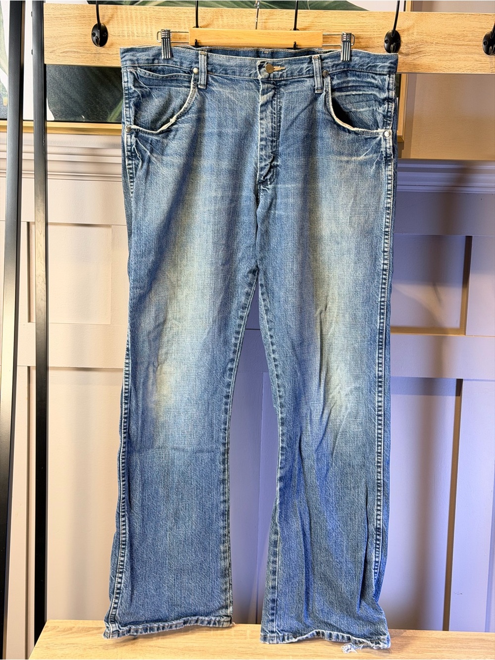 Wrangler Mens Jeans Blue Size 36x32 Relaxed Fit Straight Leg Denim Medium Wash